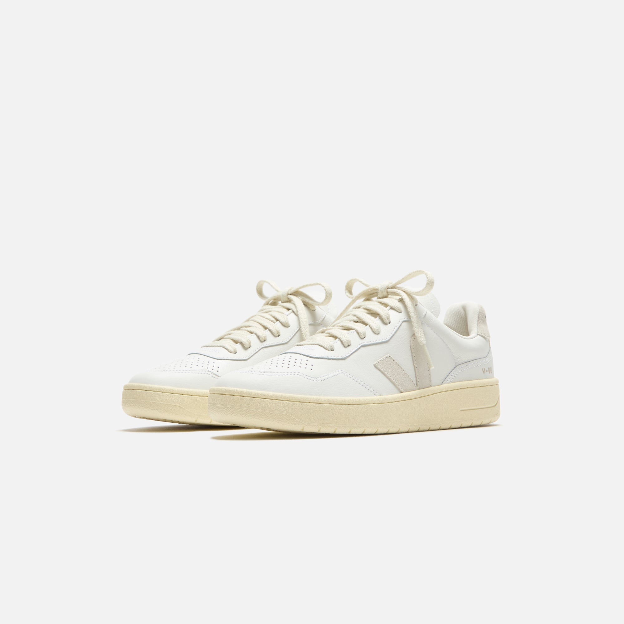 Veja V-90 - Extra White / Natural