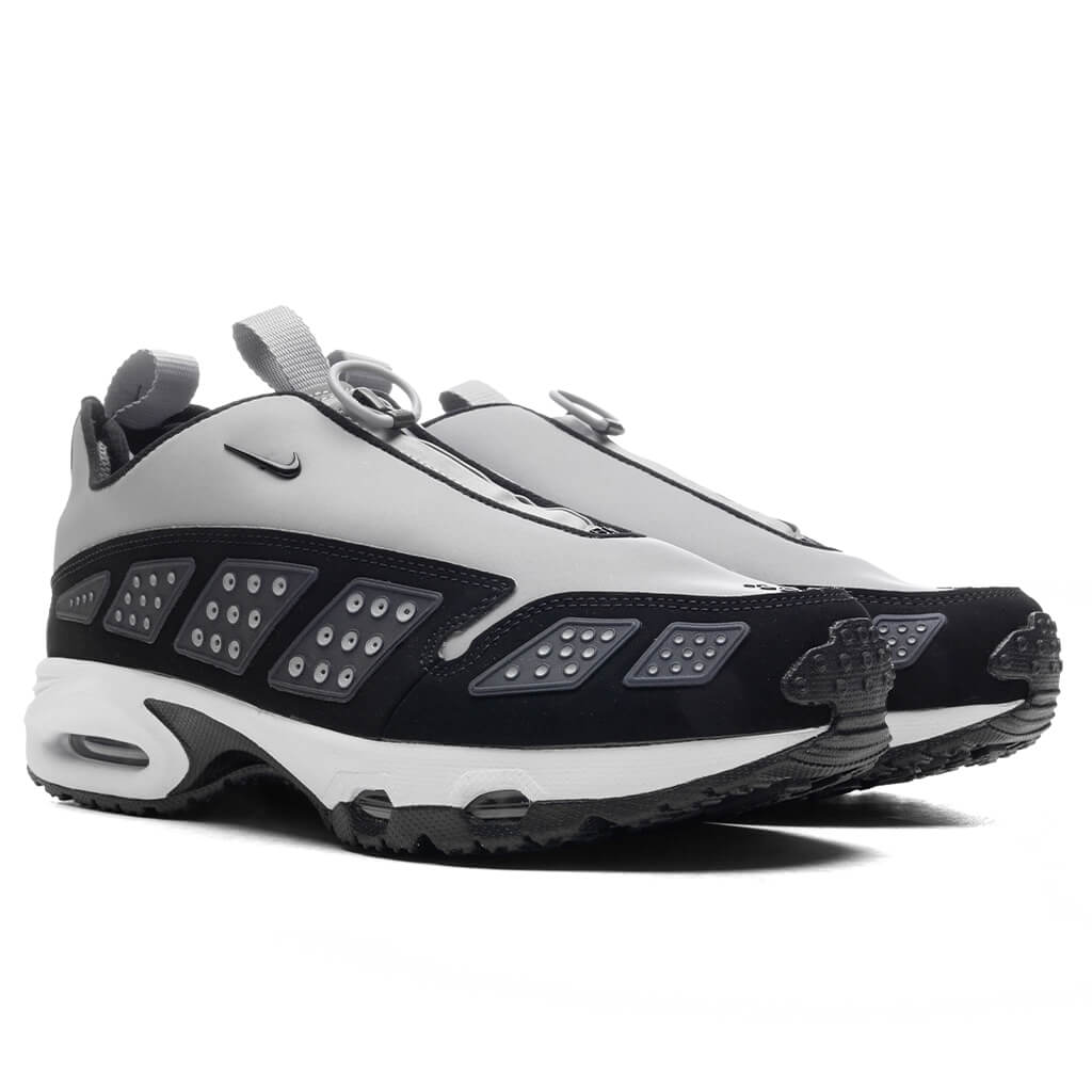 Women_s-Air-Max-Sunder---Silver-Black-Anthracite-HF1199-001---01-29-25---Feature--VR-5_6793e10f-9a6f-41c6-9754-f3e1cce09509.jpg