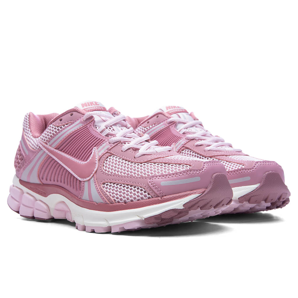 Women_s-Zoom-Vomero-5---Elemental-Pink-Desert-Berry-Pink-Foam-FJ2028-600---02-17-25---Feature--KN-6_95727f31-d7f3-42d4-839e-a12331aa2758.jpg