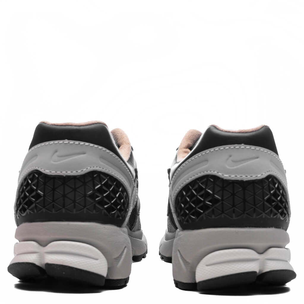 Zoom Vomero 5 - Dark Smoke Grey/Smoke Grey/Light Smoke Grey