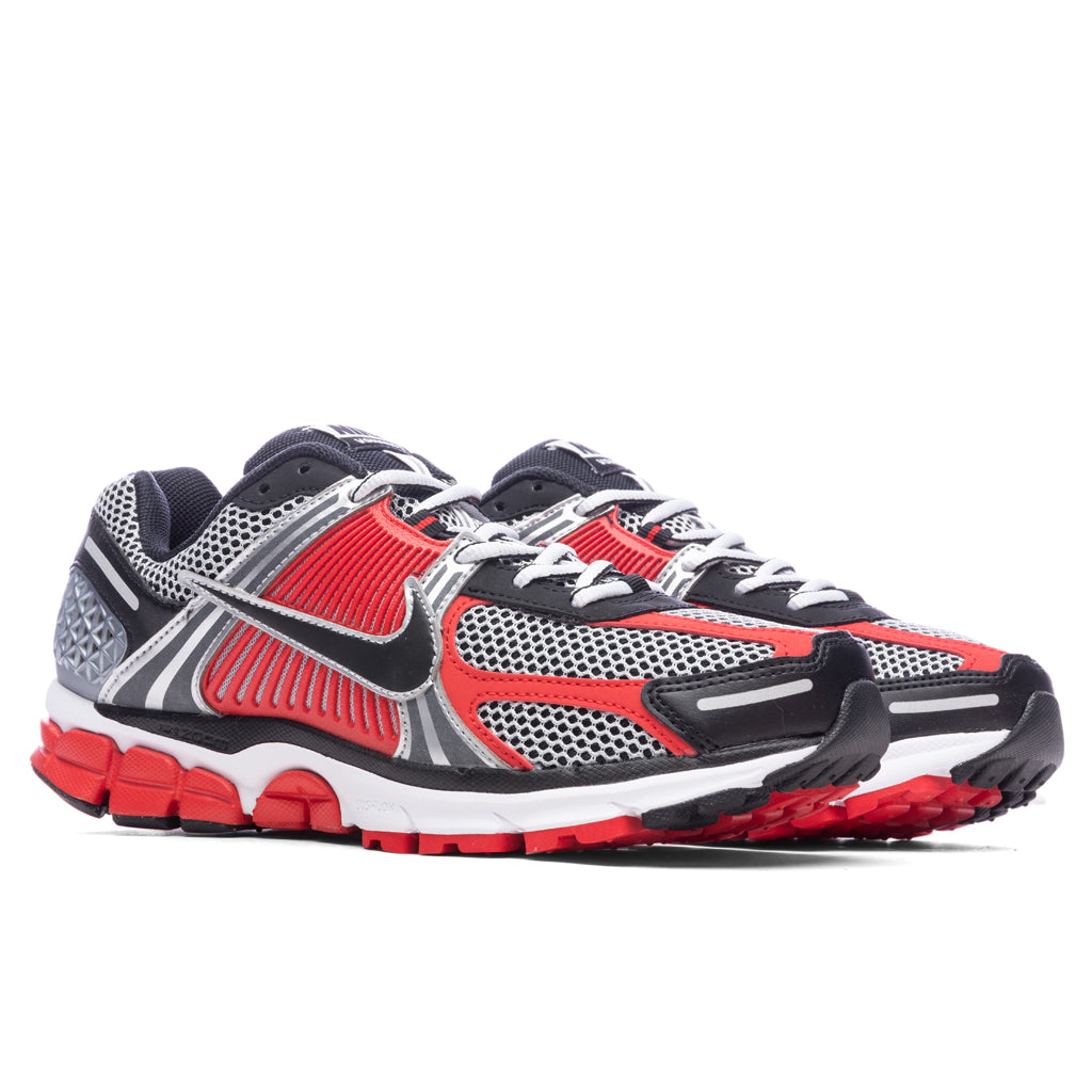 Zoom Vomero 5 - Metallic Silver/Black/University Red