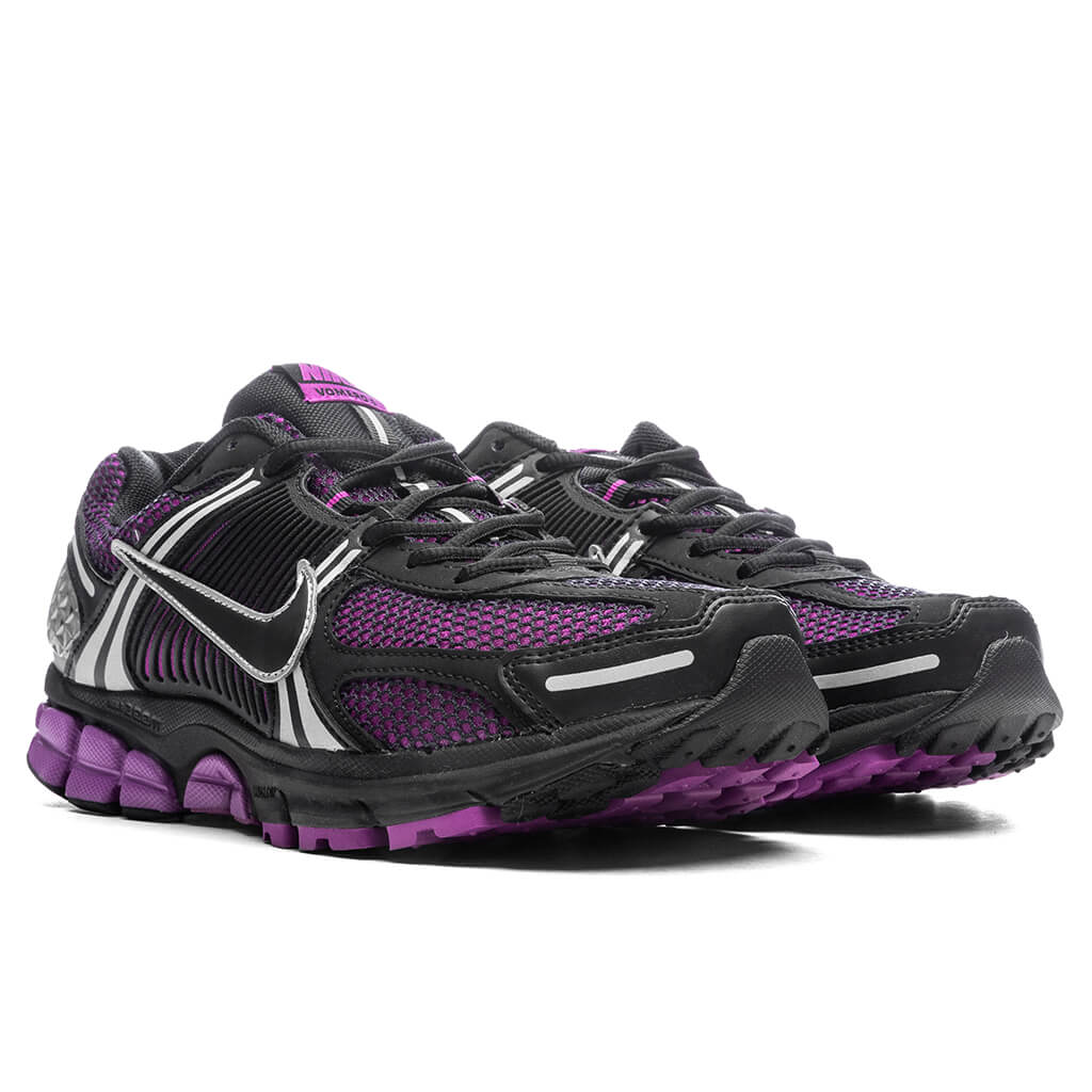 Zoom-Vomero-5---Vivid-Purple-Black-Metallic-Silver-FB9149-500-02-04-25-Feature-JP-4.jpg