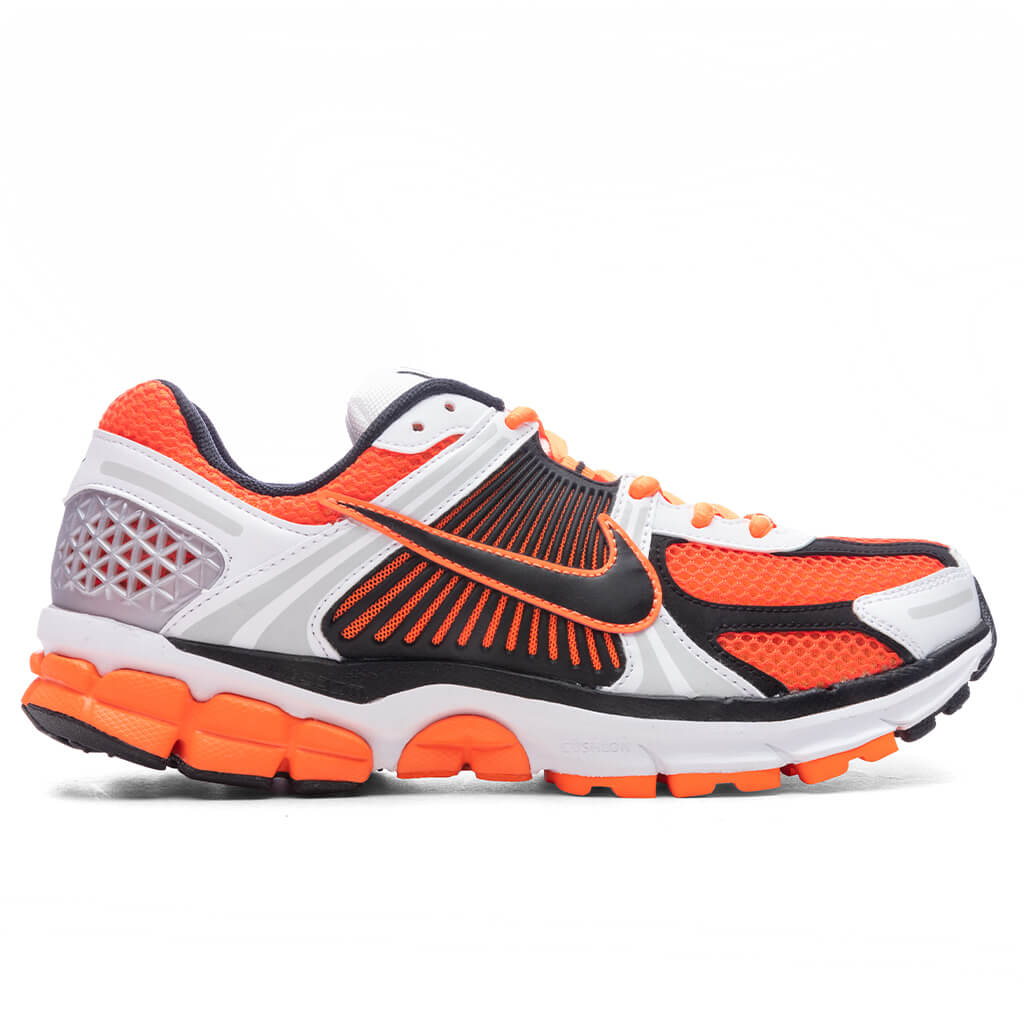 Zoom-Vomero-5-Total-Orange-Black-White-Metallic-Platinum-FB9149-800-11-01-24-Feature-DV-22.jpg