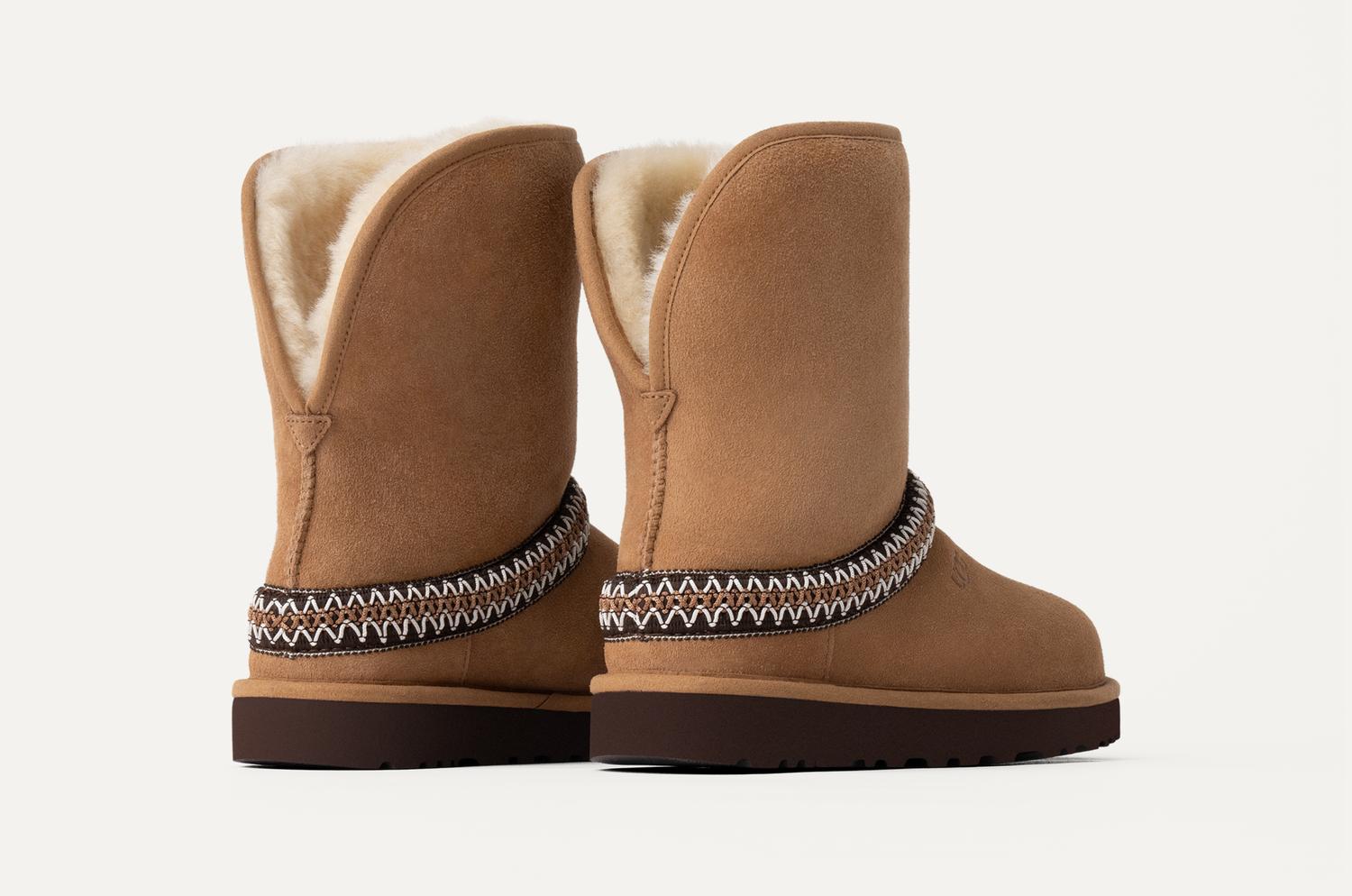 Women's Classic Short Crescent Boots In Chestnut