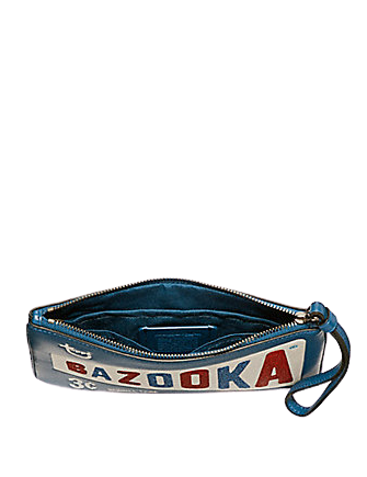 coach-large-wristlet-with-bazooka-motif-01.png