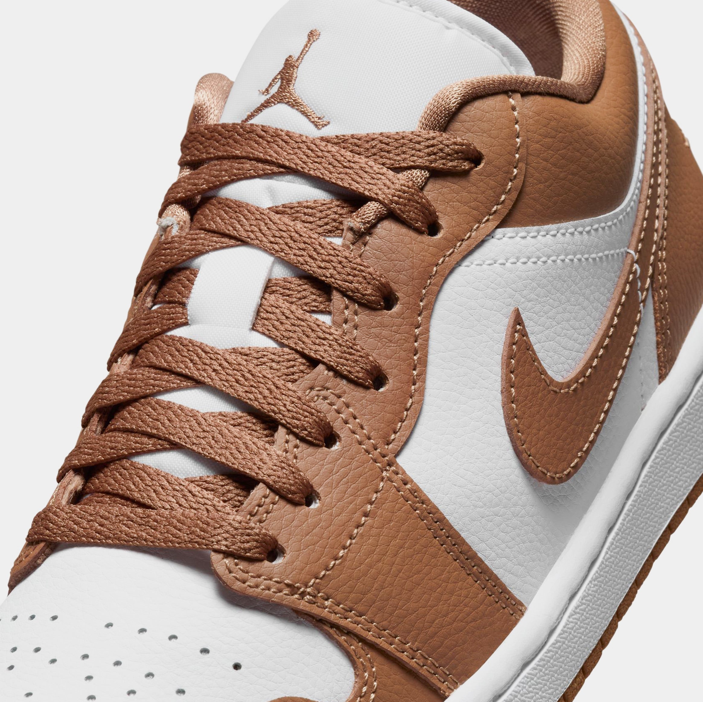 Air Jordan 1 Low Archaeo Brown Womens Lifestyle Shoes (Archaeo Brown/White)