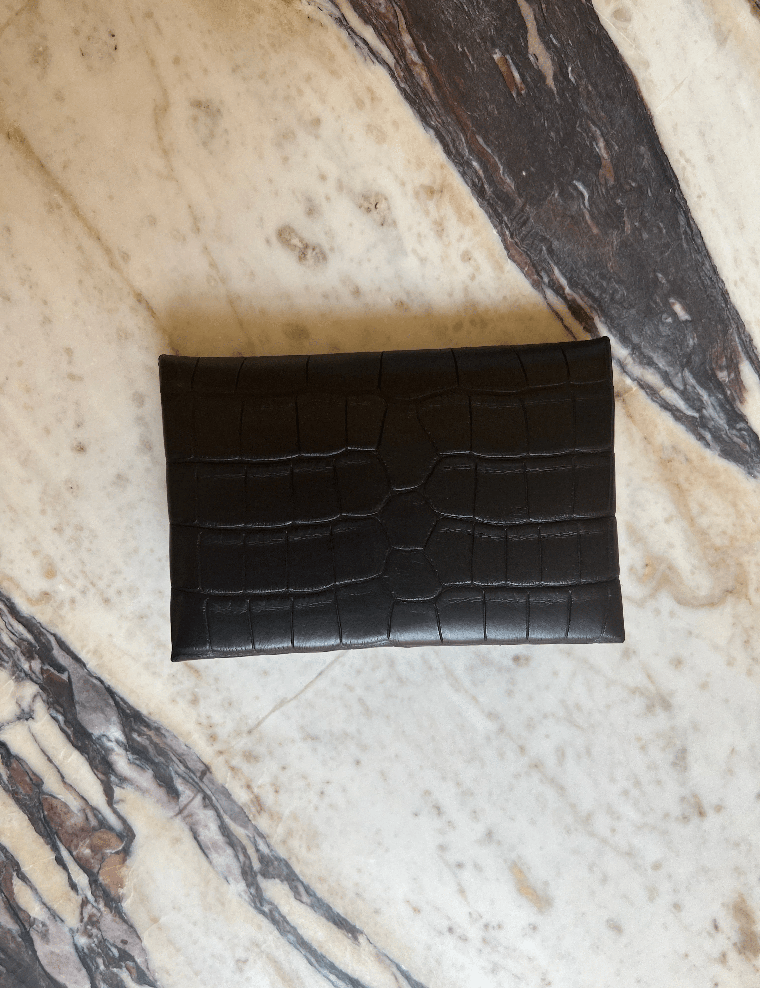 luxuryvault-accessories-hermes-calvi-card-holder-black-matte-alligator-72768581108093.png