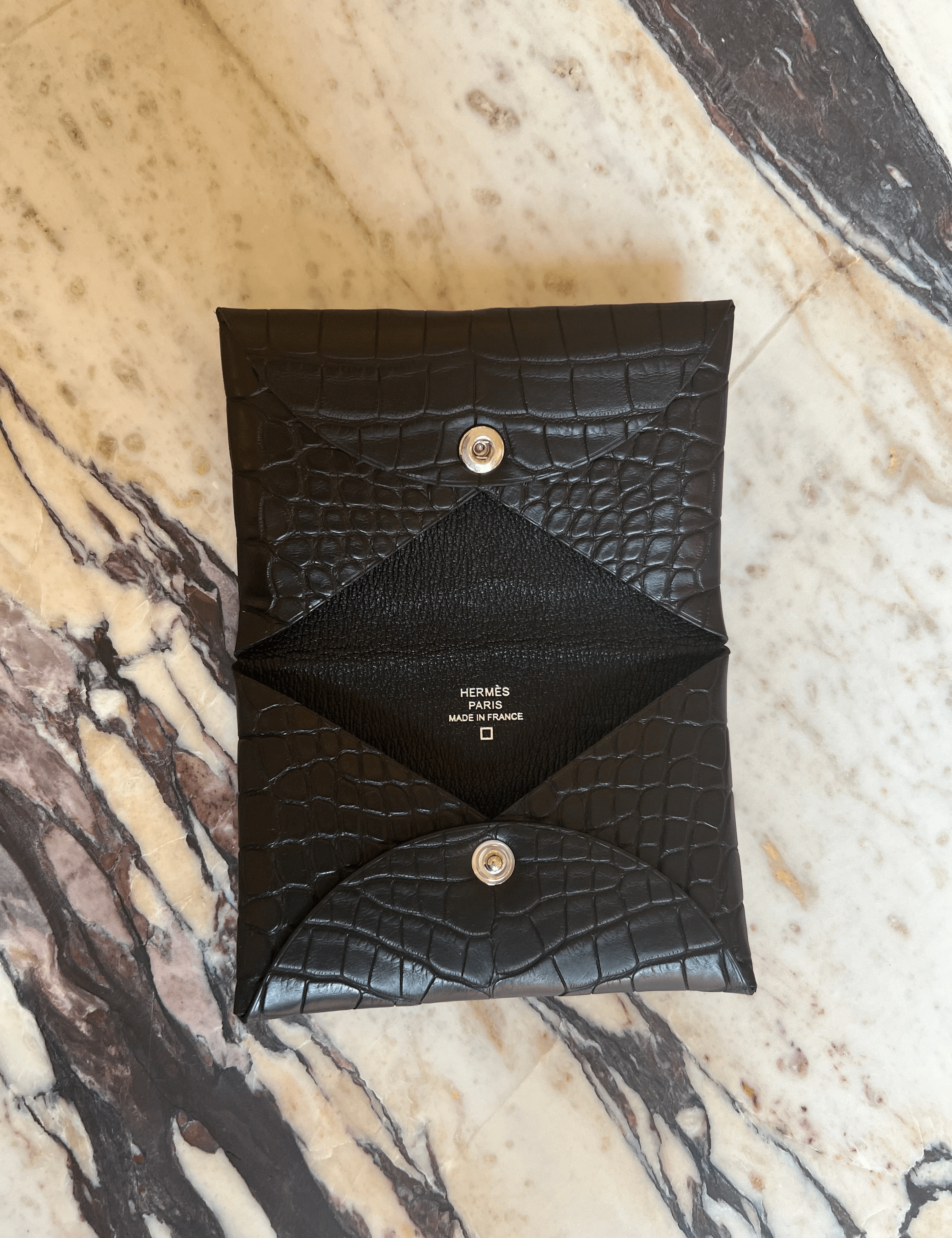 luxuryvault-accessories-hermes-calvi-card-holder-black-matte-alligator-72768581501309.png