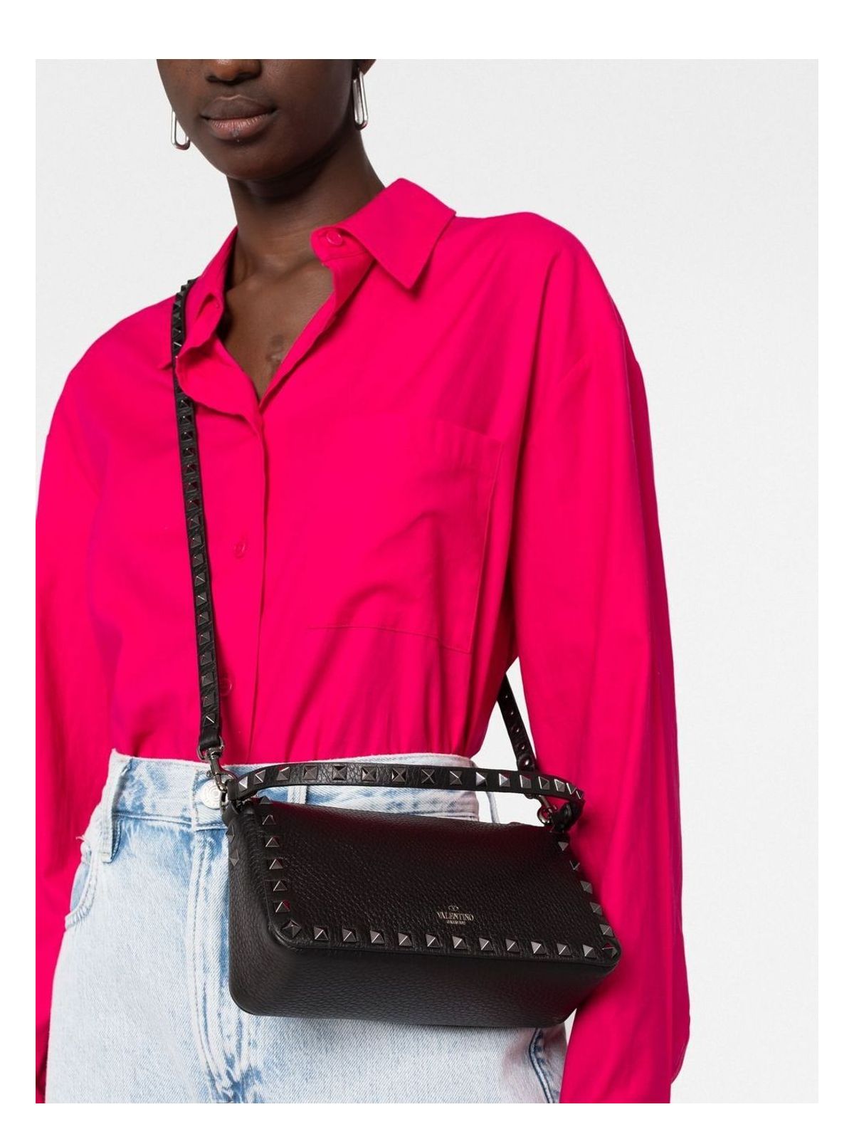 ROCKSTUD SMALL LEATHER SHOULDER BAG