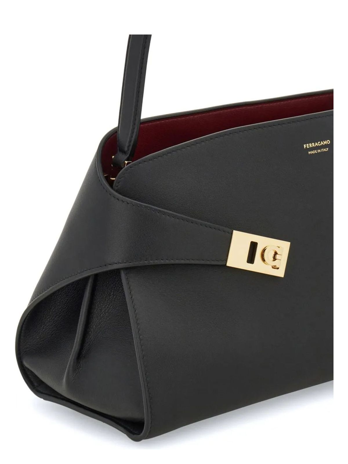 BOLSO SHOULDER NEGRO INTERIOR GRANATE