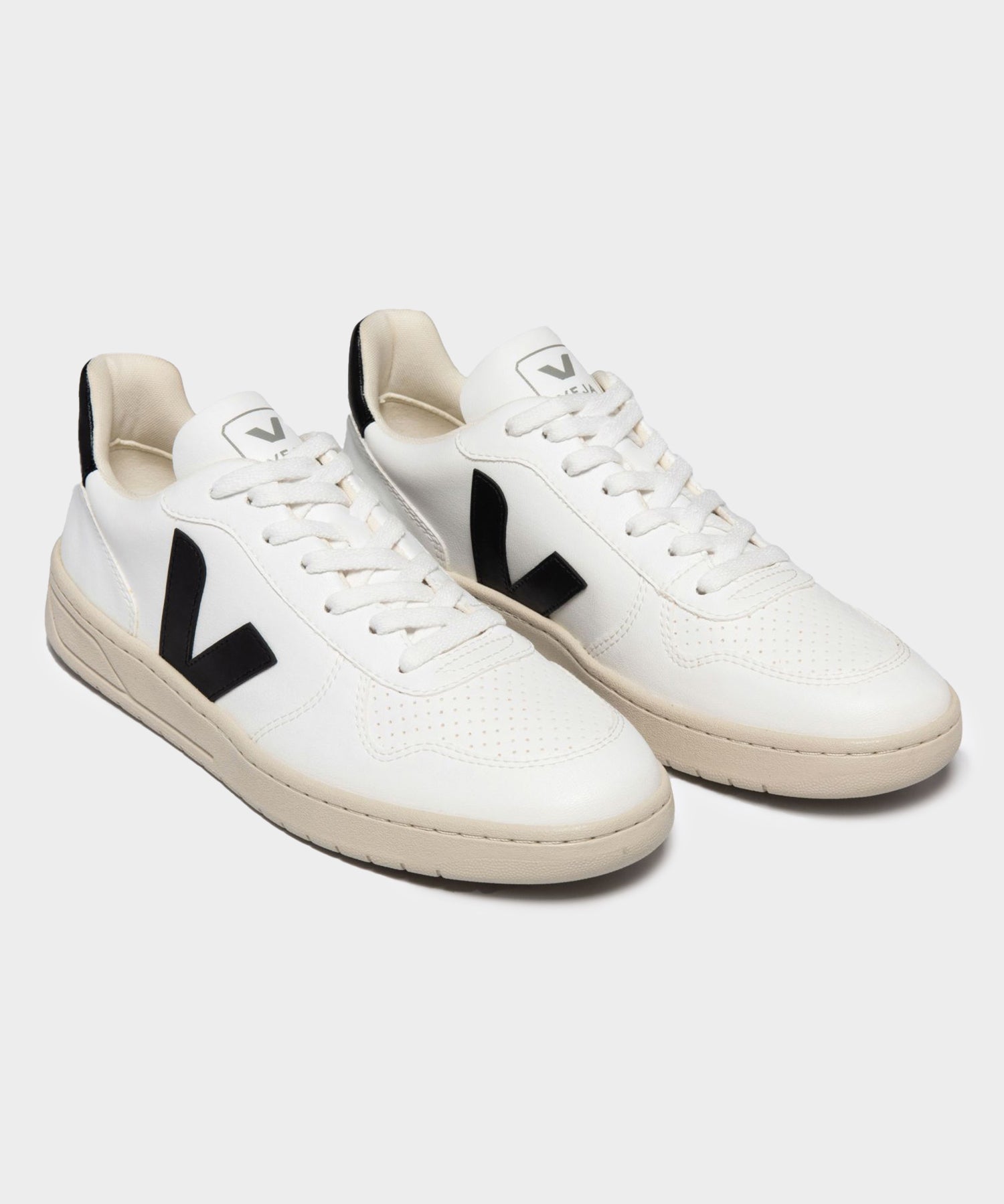 Veja V-10 CWL White / Black